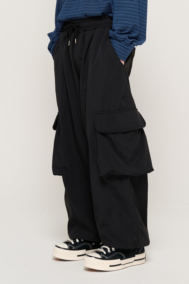 CARGOBROS - 캐주얼팬츠 - WIND ANORAK NAPPING WIDE CARGO PANTS (BLACK)