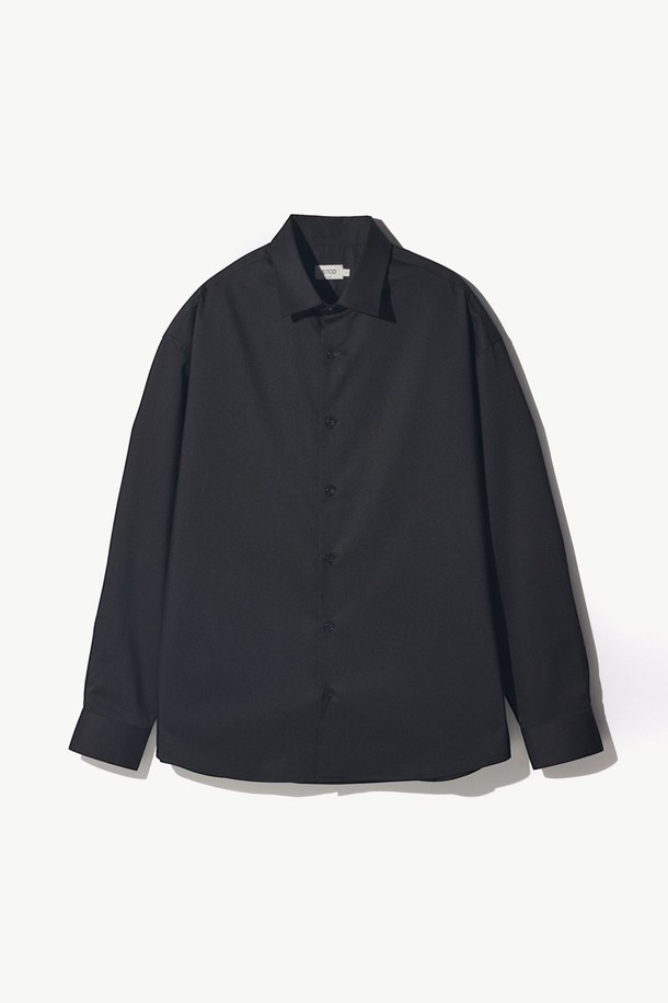 TR 스판 셔츠 블랙 (세미오버핏)은 남성용 셔츠로, 출근룩과 비즈니스 캐주얼에 적합합니다. 사계절 착용 가능한 얇은 두께감의 무지 셔츠로, 베이직하면서도 클래식, 미니멀, 캐주얼 스타일을 연출할 수 있습니다. 폴리에스터, 레이온, 폴리우레탄 혼방 소재로 제작되어 부드러운 촉감과 스판 기능을 제공하여 편안한 착용감을 선사합니다. 칼라 넥 라인에 긴 소매 기장, 세미오버핏으로 디자인되었습니다.
