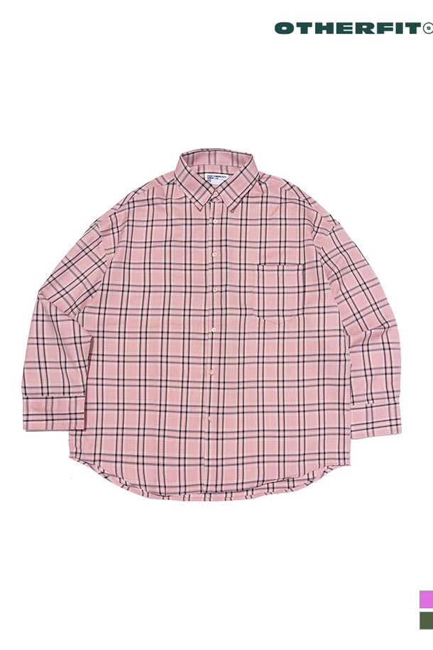 플레스 오버 체크셔츠 (핑크)는 남녀 모두 착용 가능한 유니섹스 디자인의 체크 셔츠입니다. 롱 기장의 오버핏으로 제작되어 캐주얼한 무드를 연출하며, 봄, 여름에 적합한 얇은 두께감의 면 소재로 제작되었습니다. 데이트룩, 쇼핑룩 등 다양한 TPO에 활용 가능하며, 캐주얼, 미니멀, 클래식 스타일 모두 소화할 수 있습니다. 핑크 컬러의 체크 패턴이 포인트 아이템으로 활용되어 셔츠 하나만으로도 스타일리시한 연출이 가능합니다.
