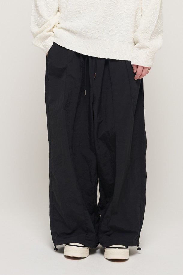 CARGOBROS - 캐주얼팬츠 - WIND PIN TUCK WIDE STRING PANTS (BLACK)