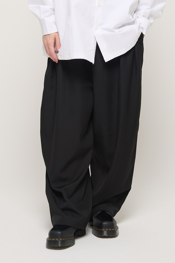 CARGOBROS - 캐주얼팬츠 - FOUR SEASONS BALLOON LONG SLACKS (BLACK)