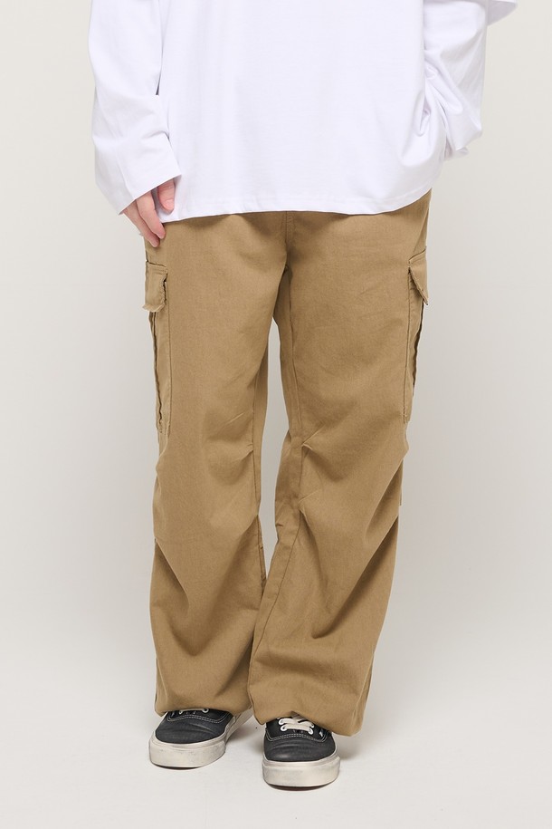 CARGOBROS - 캐주얼팬츠 - [코오롱몰 단독] RELAX WIDE FIT COTTON PARACHUTE CARGO BANDING PANTS (BEIGE)