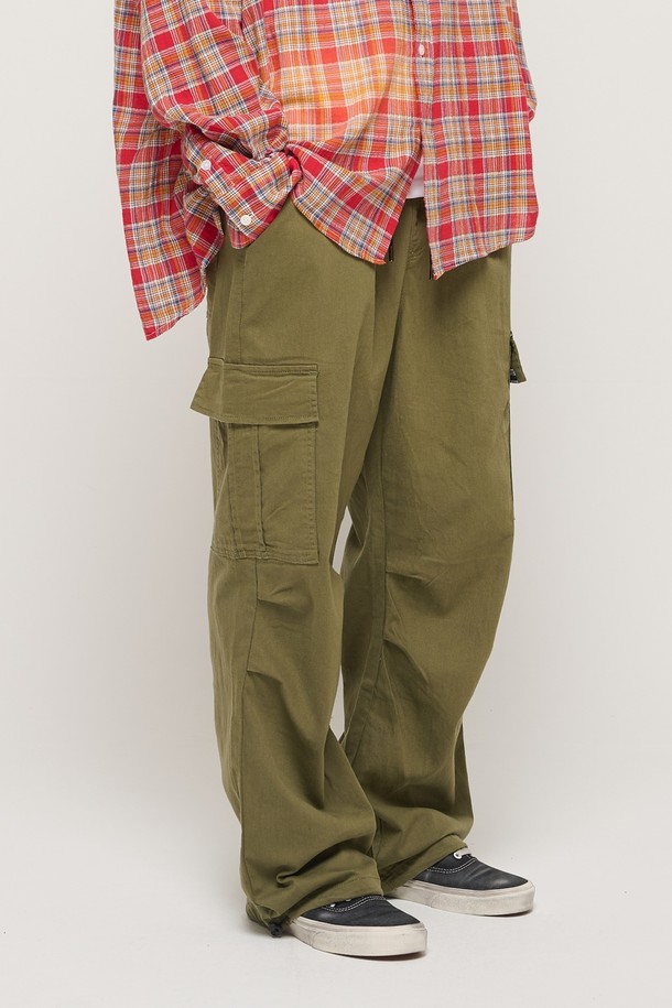 CARGOBROS - 캐주얼팬츠 - [코오롱몰 단독] RELAX WIDE FIT COTTON PARACHUTE CARGO BANDING PANTS (KHAKI)