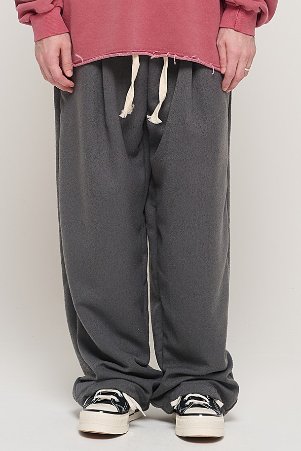 CARGOBROS - 캐주얼팬츠 - REVERS PINTUCK WIED BOUCLE SWEATPANTS (CHARCHOL)