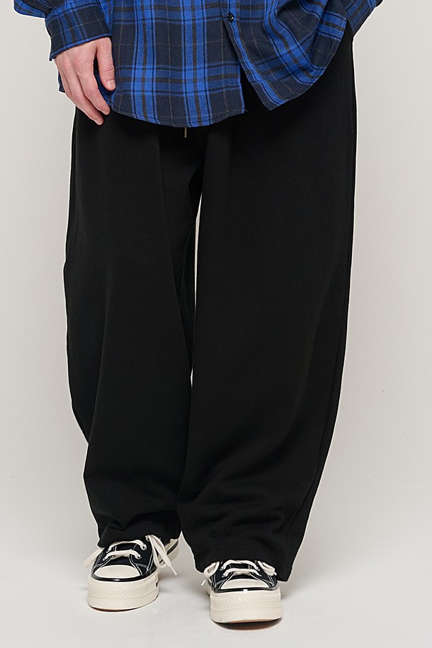 CARGOBROS - 캐주얼팬츠 - HIP POINT INCISION WIDE BALLOON PANTS (BLACK)