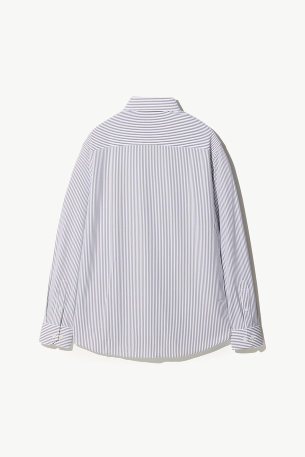 [쭉] 트리코트 스트라이프 셔츠 베이지는 남성용 슬림핏 셔츠입니다. 봄, 여름 시즌에 적합하며, 베이직한 스타일에 맞춰 제작되었습니다. 부드러운 촉감의 폴리에스테르 소재로 제작되었으며, 신축성과 구김 방지, 복원력이 뛰어납니다. 세미와이드 카라와 긴 소매, 얇은 두께로 디자인되었으며, 고밀도 원단으로 쾌적하게 착용 가능합니다. 출근룩, 비즈니스 캐주얼, 데이트룩 등 다양한 TPO에 활용할 수 있으며, 클래식, 미니멀, 캐주얼 스타일을 연출하기 좋습니다.
