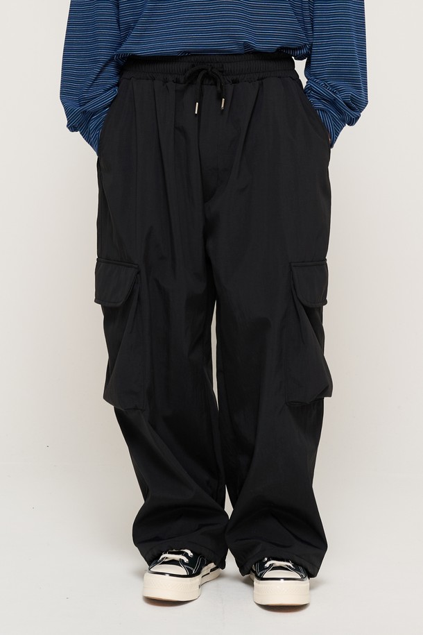 CARGOBROS - 캐주얼팬츠 - WIND ANORAK NAPPING WIDE CARGO PANTS (BLACK)