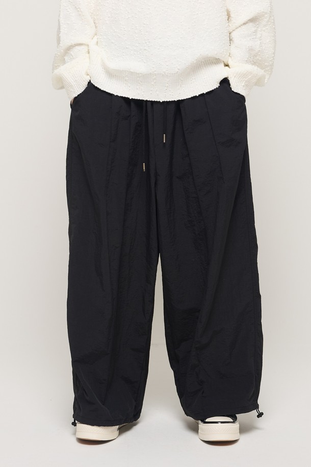 CARGOBROS - 캐주얼팬츠 - WIND PIN TUCK WIDE STRING PANTS (BLACK)