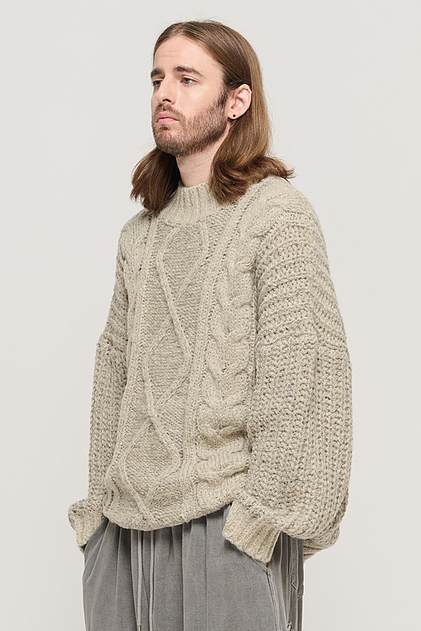 CARGOBROS - 스웨터 - SEMI-OVERSIZE CABLE MOCKNECK SWEATER (GRAY)