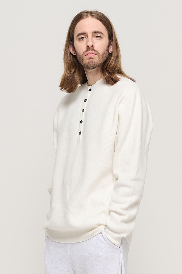 CARGOBROS - 스웨터 - CASH HENLEY NECK SEMI-OVER SOFT KNIT (WHITE)