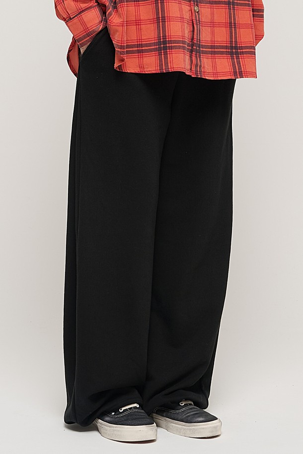 CARGOBROS - 캐주얼팬츠 - SIDE PINTUCK STANDARD SEMI-WIDE STRING PANTS (BLACK)