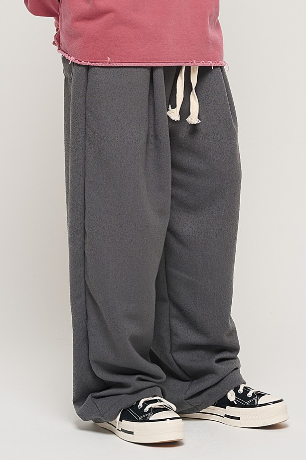 CARGOBROS - 캐주얼팬츠 - REVERS PINTUCK WIED BOUCLE SWEATPANTS (CHARCHOL)