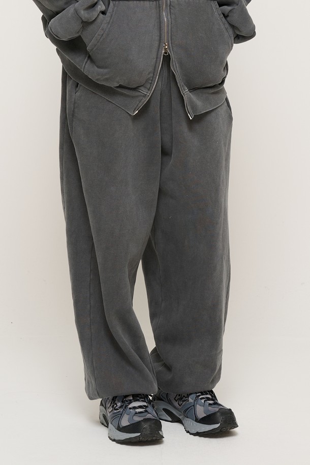 CARGOBROS - 캐주얼팬츠 - PIGMENT DYING TRAINING JOGGER PANTS (CHARCOAL)