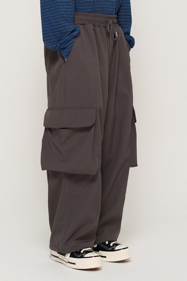 CARGOBROS - 캐주얼팬츠 - WIND ANORAK NAPPING WIDE CARGO PANTS (CHARCOAL)