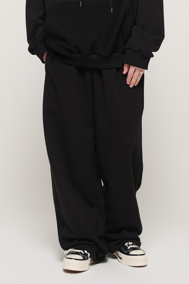 CARGOBROS - 캐주얼팬츠 - Y2K STYLE BASIC OVERSIZED SWEAT PANTS (BLACK)