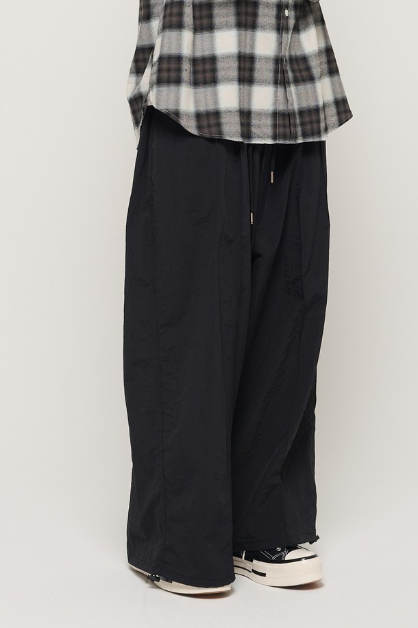 CARGOBROS - 캐주얼팬츠 - WIND PIN TUCK WIDE STRING PANTS (BLACK)