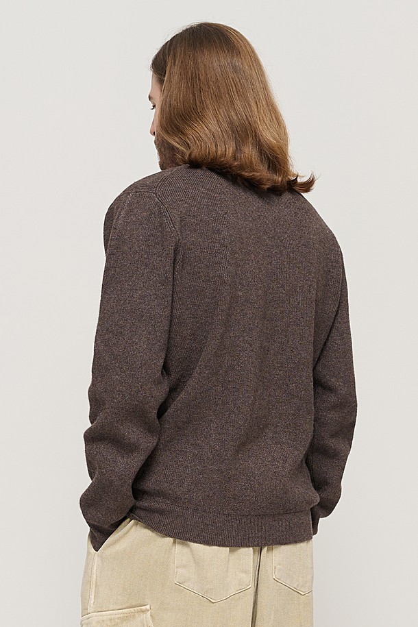 CARGOBROS - 스웨터 - CASH HENLEY NECK SEMI-OVER SOFT KNIT (BROWN)