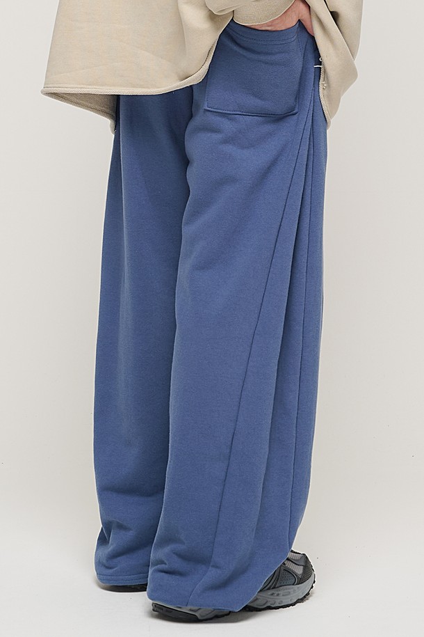 CARGOBROS - 캐주얼팬츠 - SIDE PINTUCK STANDARD SEMI-WIDE STRING PANTS (BLUE)