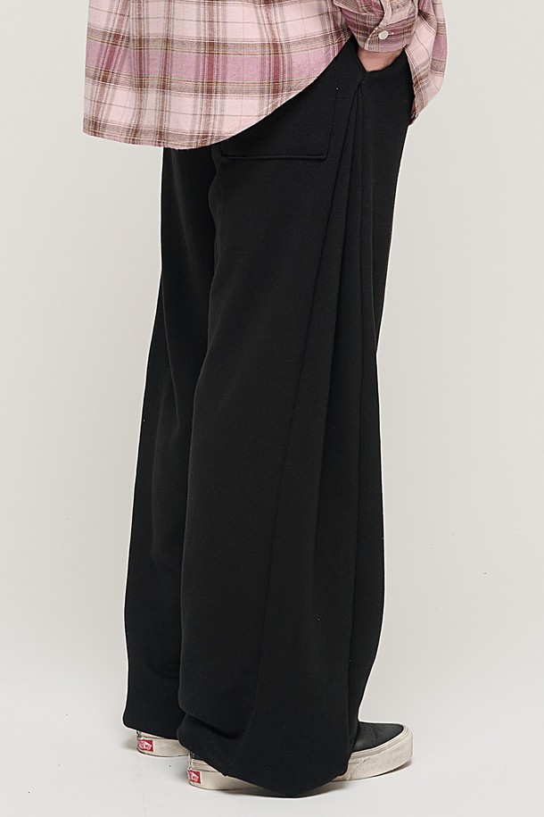 CARGOBROS - 캐주얼팬츠 - SIDE PINTUCK STANDARD SEMI-WIDE STRING PANTS (BLACK)