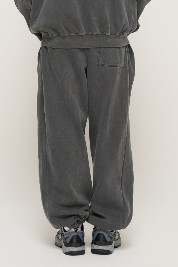 CARGOBROS - 캐주얼팬츠 - PIGMENT DYING TRAINING JOGGER PANTS (CHARCOAL)