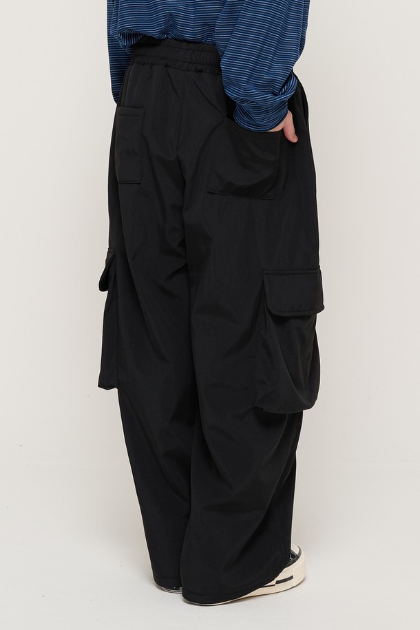 CARGOBROS - 캐주얼팬츠 - WIND ANORAK NAPPING WIDE CARGO PANTS (BLACK)