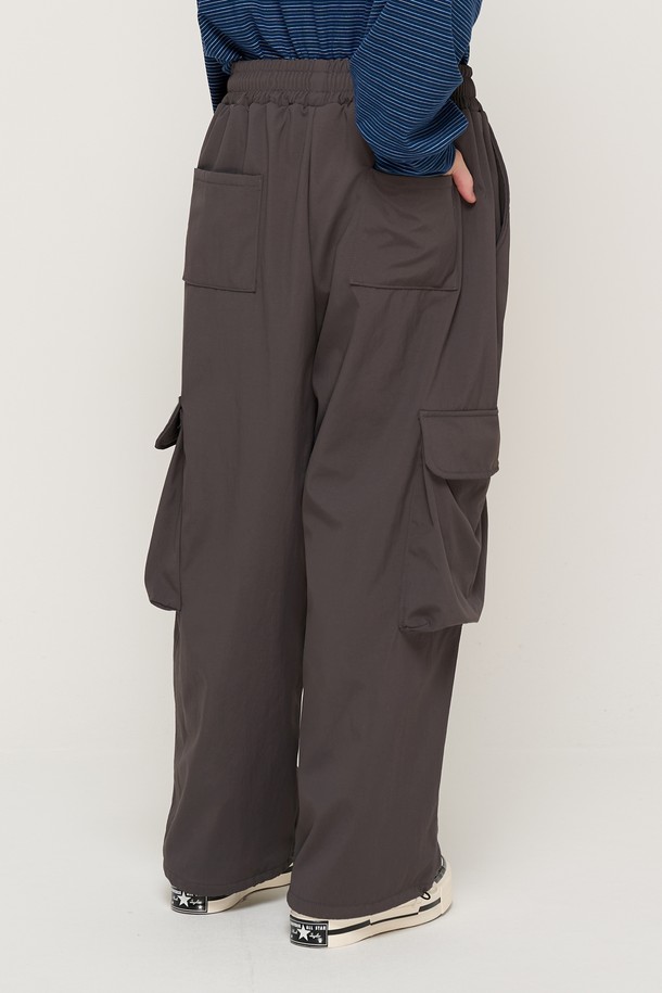 CARGOBROS - 캐주얼팬츠 - WIND ANORAK NAPPING WIDE CARGO PANTS (CHARCOAL)