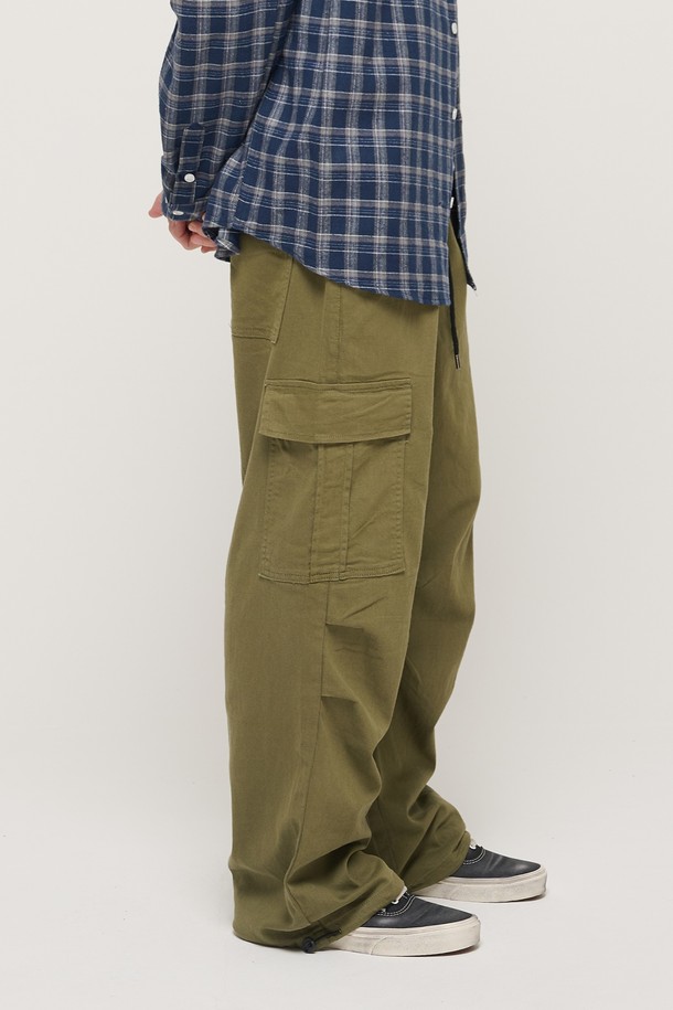 CARGOBROS - 캐주얼팬츠 - [코오롱몰 단독] RELAX WIDE FIT COTTON PARACHUTE CARGO BANDING PANTS (KHAKI)