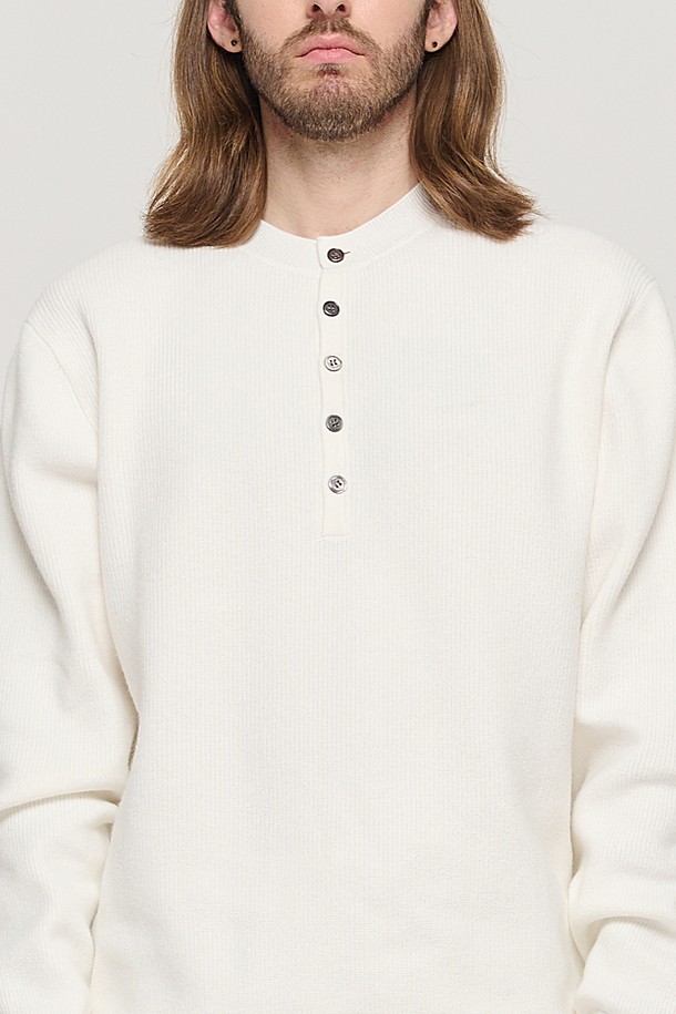 CARGOBROS - 스웨터 - CASH HENLEY NECK SEMI-OVER SOFT KNIT (WHITE)