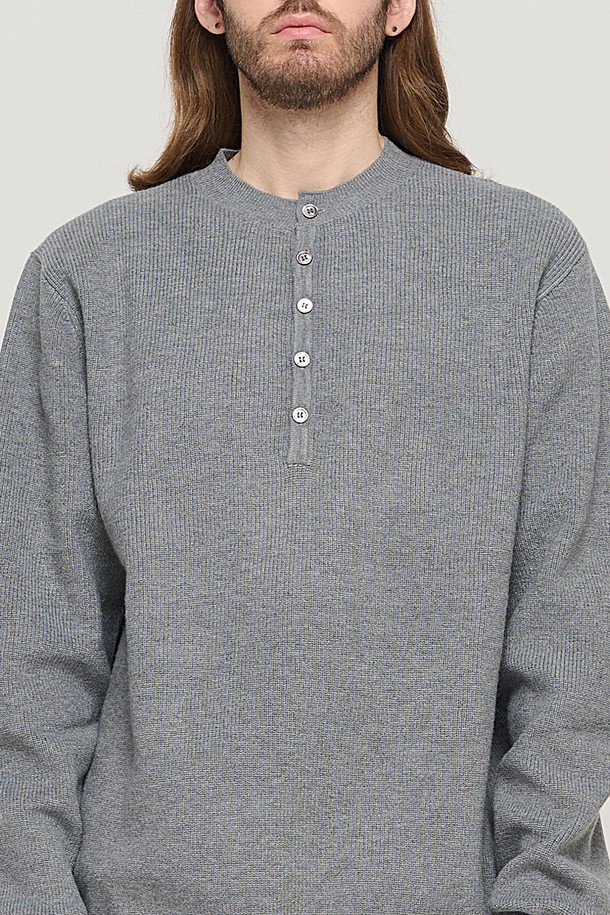 CARGOBROS - 스웨터 - CASH HENLEY NECK SEMI-OVER SOFT KNIT (GRAY)