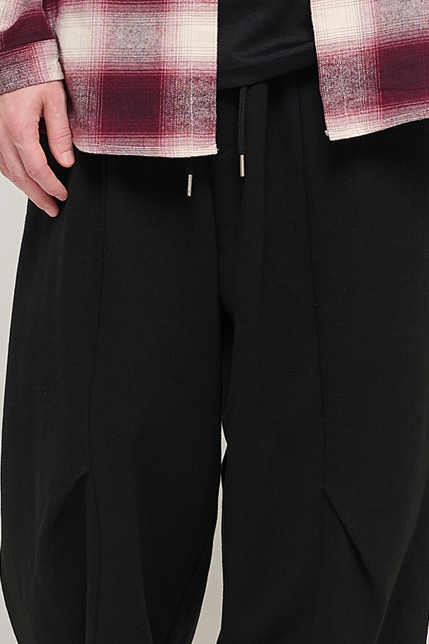 CARGOBROS - 캐주얼팬츠 - SIDE INCISION WIDE BALLOON PANTS (BLACK)