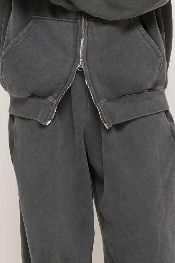 CARGOBROS - 캐주얼팬츠 - PIGMENT DYING TRAINING JOGGER PANTS (CHARCOAL)