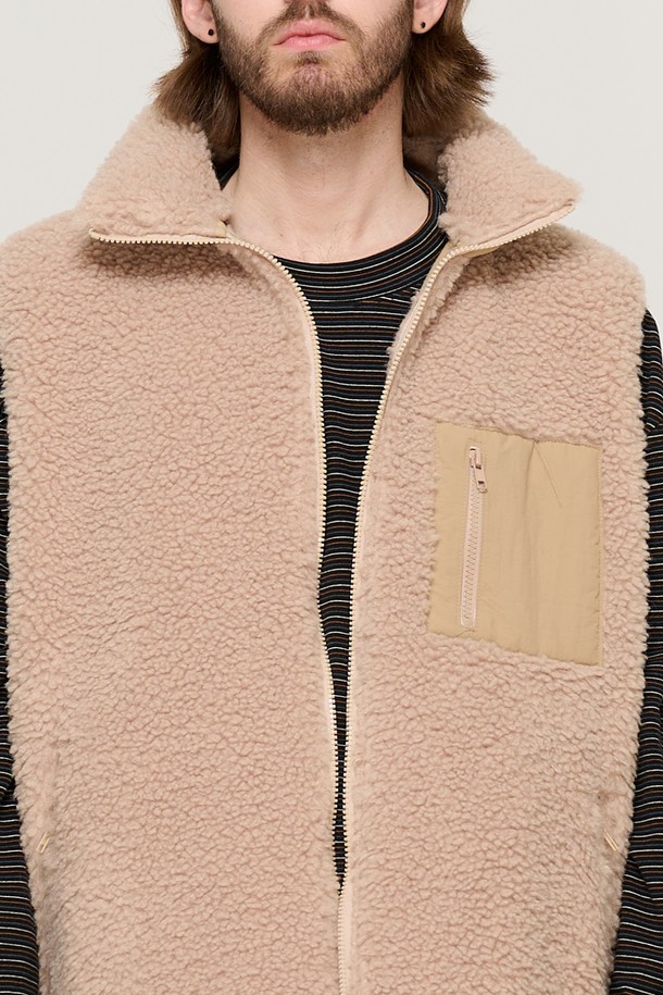 CARGOBROS - 베스트 - FLEECE POCKET VEST (BEIGE)