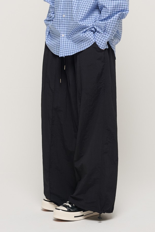 CARGOBROS - 캐주얼팬츠 - WIND PIN TUCK WIDE STRING PANTS (BLACK)