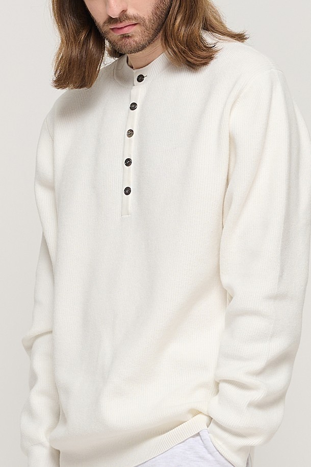 CARGOBROS - 스웨터 - CASH HENLEY NECK SEMI-OVER SOFT KNIT (WHITE)