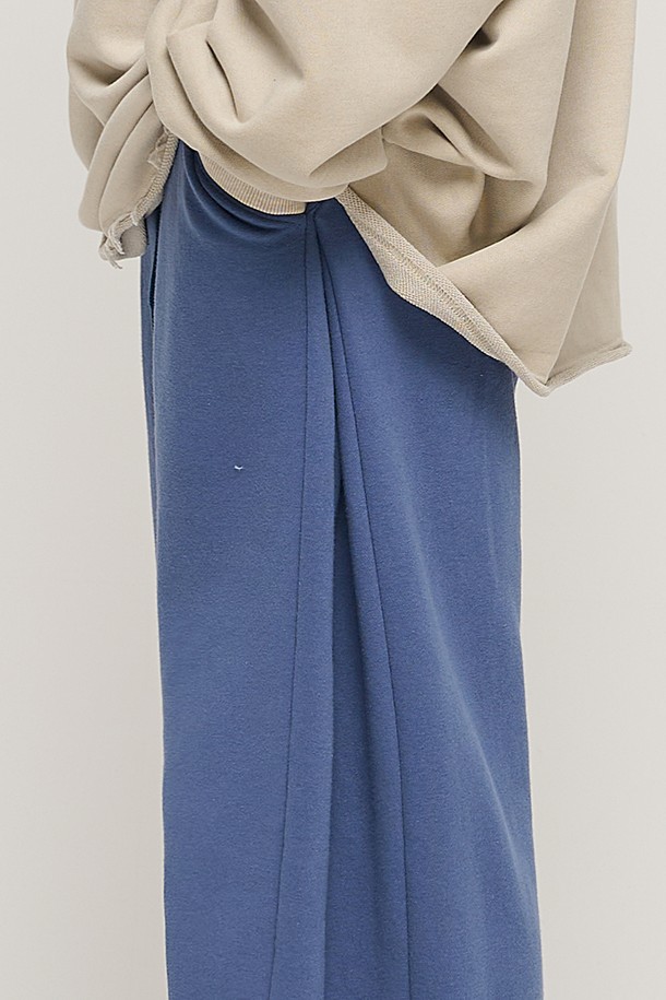 CARGOBROS - 캐주얼팬츠 - SIDE PINTUCK STANDARD SEMI-WIDE STRING PANTS (BLUE)