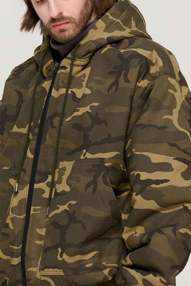 CARGOBROS - 블루종/점퍼 - CAMO RANDOM PATTERN HOOD JUMPER (KHAKI)