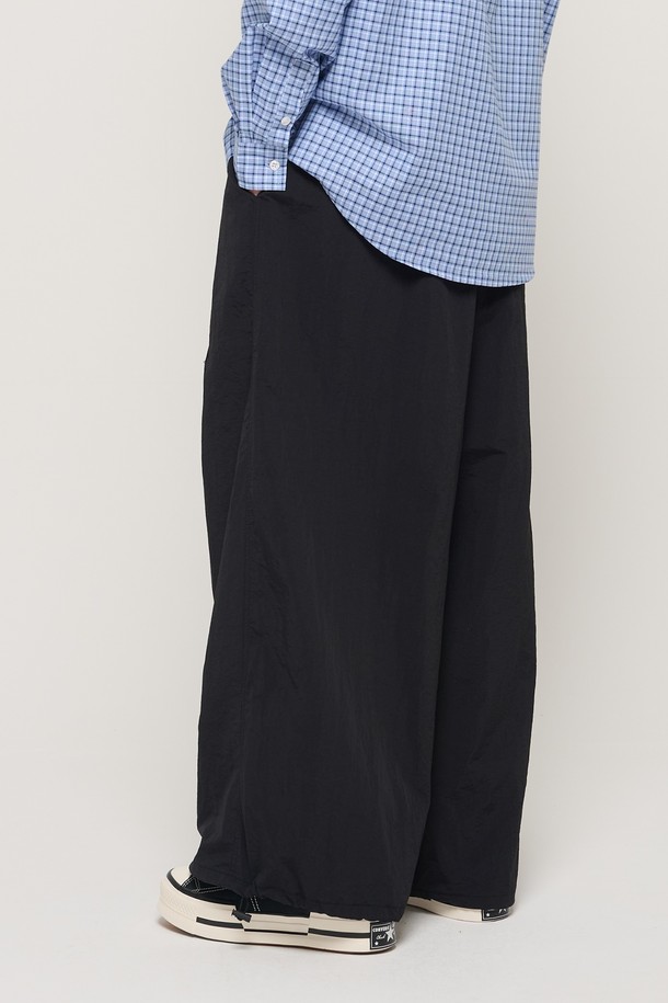 CARGOBROS - 캐주얼팬츠 - WIND PIN TUCK WIDE STRING PANTS (BLACK)