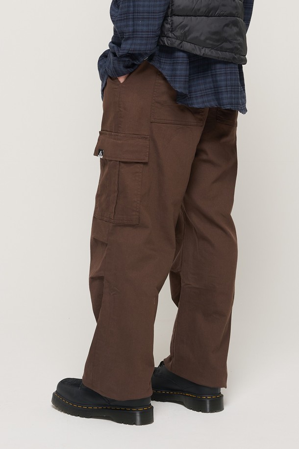 CARGOBROS - 캐주얼팬츠 - [코오롱몰 단독] RELAX WIDE FIT COTTON PARACHUTE CARGO BANDING PANTS (BROWN)