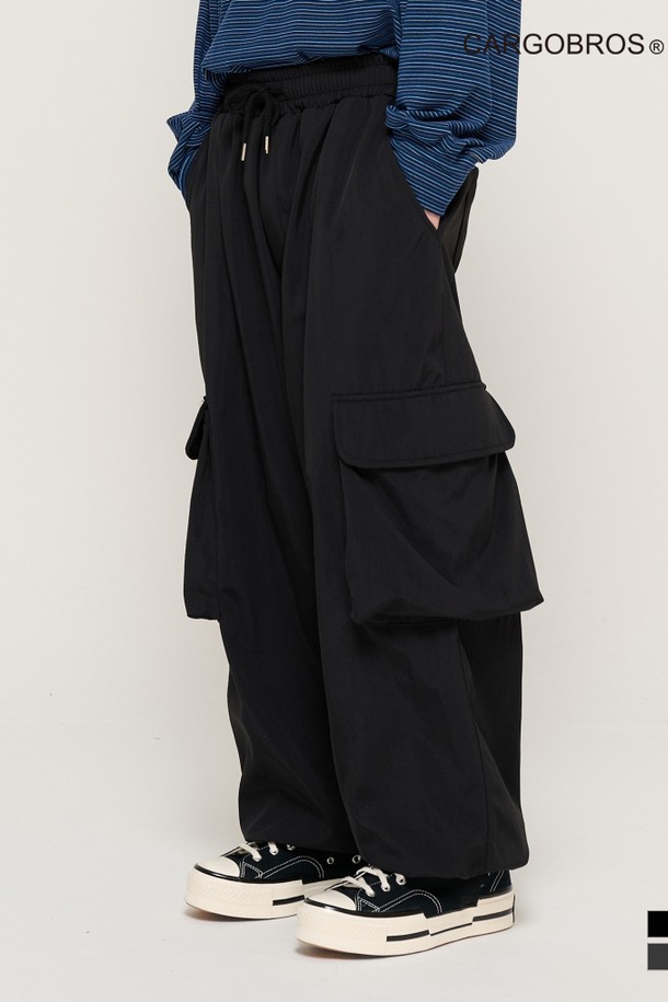 CARGOBROS - 캐주얼팬츠 - WIND ANORAK NAPPING WIDE CARGO PANTS (BLACK)