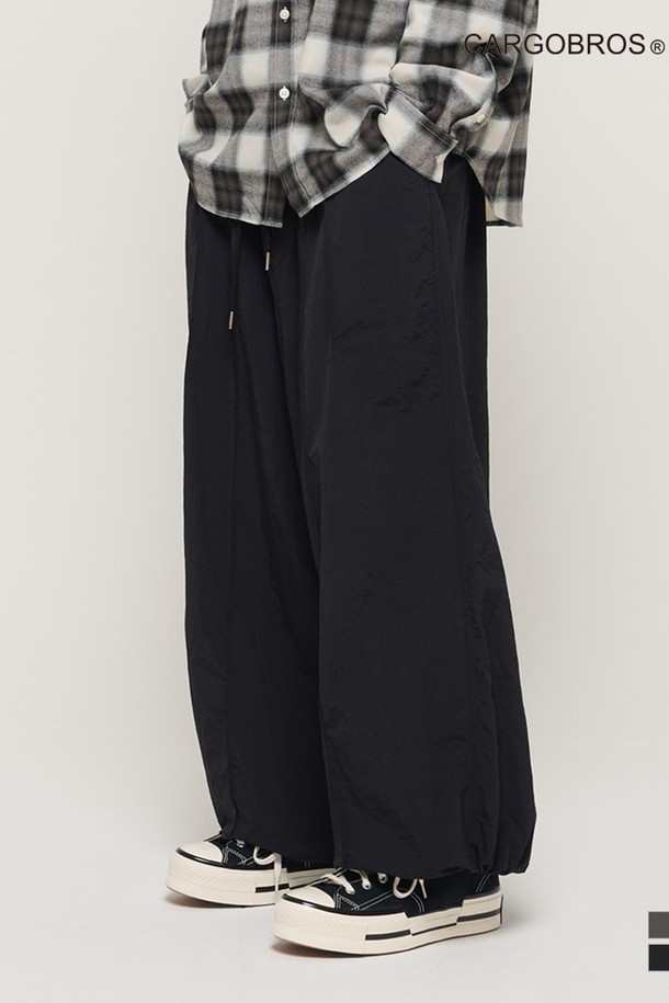 CARGOBROS - 캐주얼팬츠 - WIND PIN TUCK WIDE STRING PANTS (BLACK)