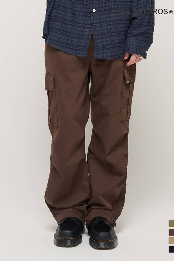 CARGOBROS - 캐주얼팬츠 - [코오롱몰 단독] RELAX WIDE FIT COTTON PARACHUTE CARGO BANDING PANTS (BROWN)