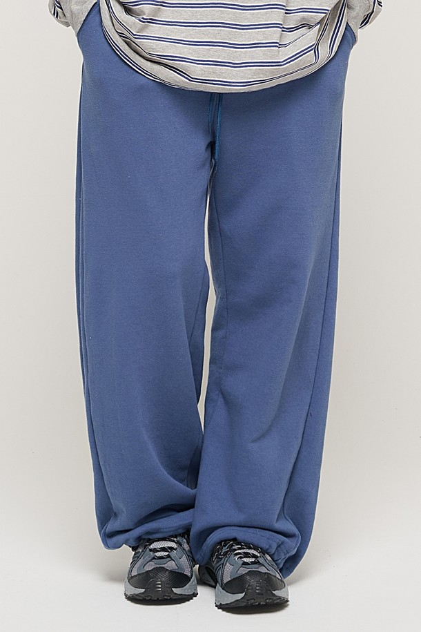 CARGOBROS - 캐주얼팬츠 - SIDE PINTUCK STANDARD SEMI-WIDE STRING PANTS (BLUE)