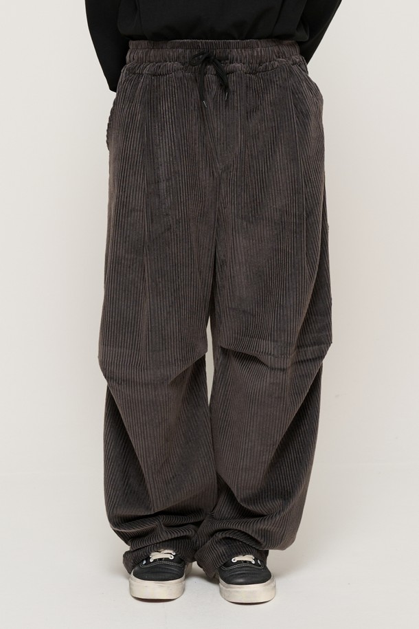 CARGOBROS - 캐주얼팬츠 - ONE-TUCK CORDUROY BALLOON STRING BANDING PANTS (CHARCOAL)