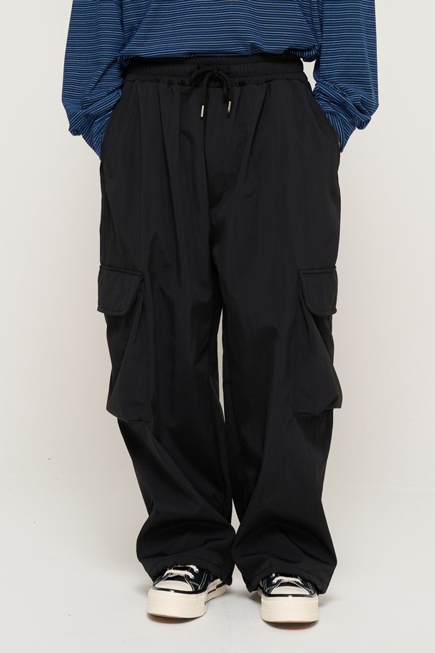 CARGOBROS - 캐주얼팬츠 - WIND ANORAK NAPPING WIDE CARGO PANTS (BLACK)