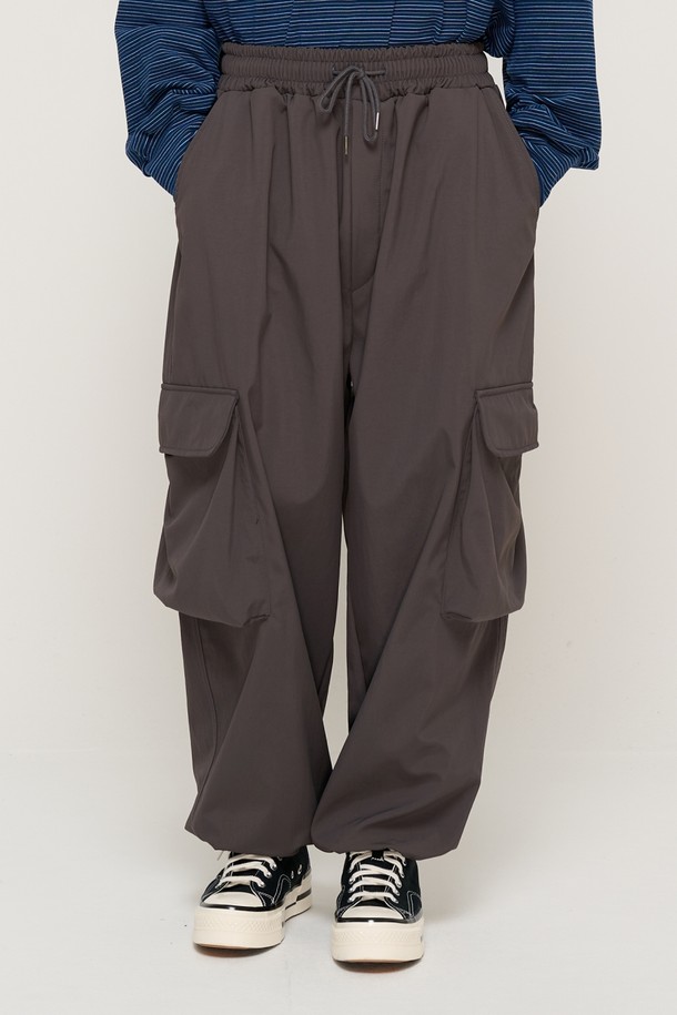 CARGOBROS - 캐주얼팬츠 - WIND ANORAK NAPPING WIDE CARGO PANTS (CHARCOAL)