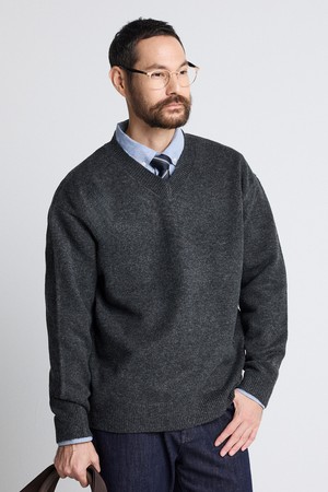 솜사탕_ 라운드 브이넥 니트 차콜 그레이 (오버핏)