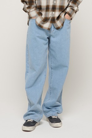 [코오롱몰 단독] RELAX WIDE FIT DENIM WASHED PANTS (LIGHT BLUE)