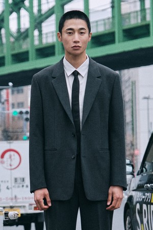 에센셜 오버사이즈 블레이저_차콜