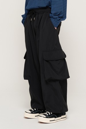 WIND ANORAK NAPPING WIDE CARGO PANTS (BLACK)