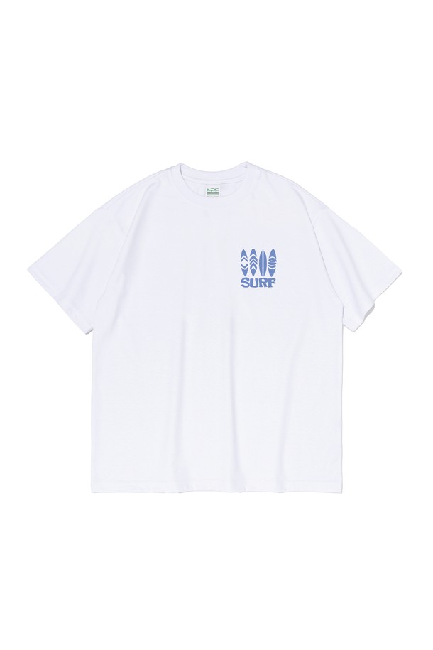 TRAVEL LINE 서프 반팔 티셔츠 (WHITE)는 시원한 면과 폴리에스터 혼방 소재로 제작되어 부드러운 촉감과 뛰어난 통기성을 자랑합니다. 빈티지 서프보드 그래픽 디자인이 돋보이며, 레귤러핏으로 편안하게 착용 가능합니다. 일상복으로 활용하기 좋으며, 다양한 스타일링을 연출할 수 있습니다.
